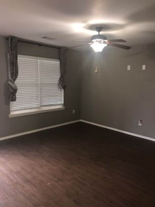 Photo - Very nice 2 bed 1 bath home, Dining room, Porch and Back Patio and Storage Bldg