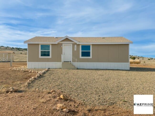 Photo - Country Living in this Exceptional 2/2 Seligman Manufactured Home!