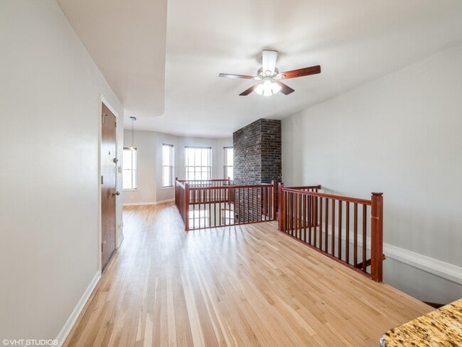 Photo - 913 W Irving Park Rd Unit 1E