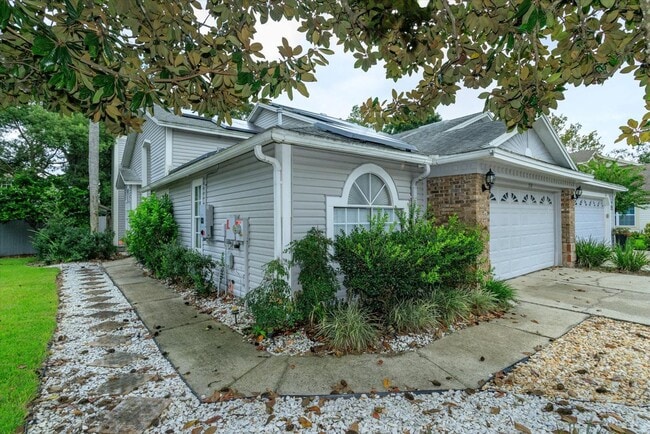 Photo - ? Charming Longwood Townhome with Modern U...