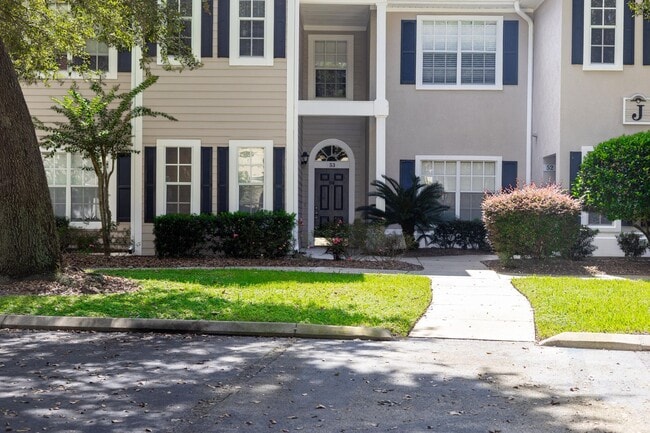 Building Photo - Luxurious 1 Bed / 1 Bath Condo in The Link...