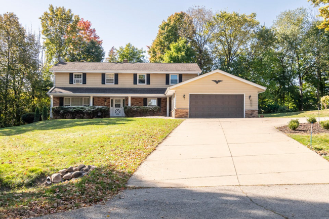 Photo - 595 Forest Ct Townhome