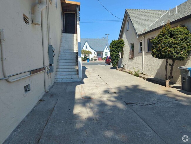 Building Photo - 1307 Tennessee St Rental