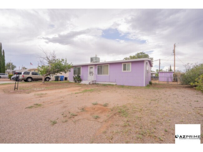 Create your Oasis in this Charming 3/2 Sie... - Create your Oasis in this Charming 3/2 Sie... House