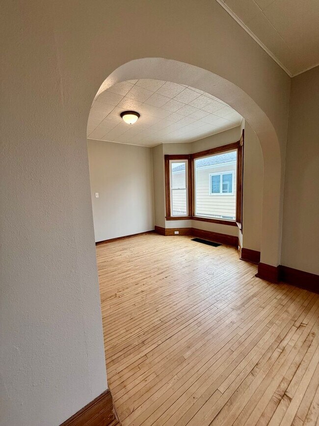 Photo - Available Feb 15th! Spacious 3–4 Bedroom Home in Prime Central Location