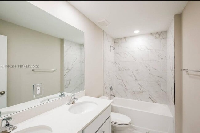 Building Photo - 1702 SW Airoso Blvd