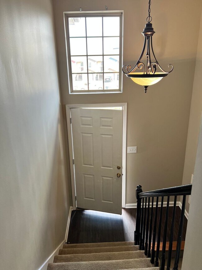 Photo - 3 bed/2bath Townhome freshly painted!