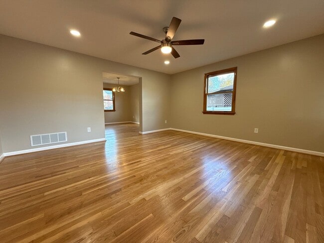 Photo - Beautiful 3 Bedroom 2 Bath House In Parkville
