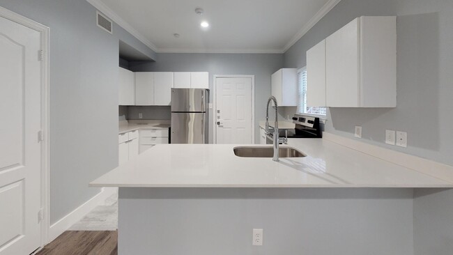 Building Photo - Franconia Court Rental