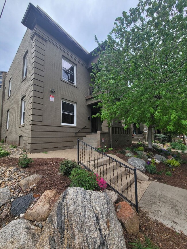 Beautiful Two Bedroom Townhome! - Beautiful Two Bedroom Townhome!