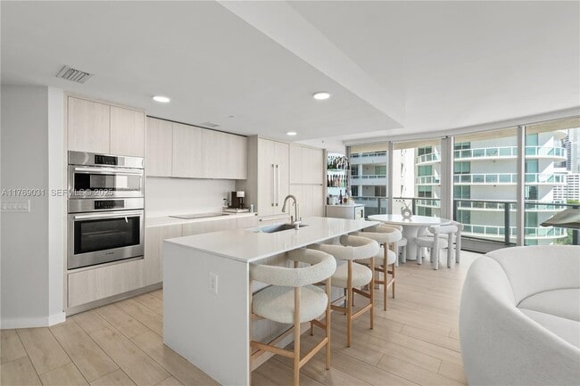 Photo - 488 NE 18th St Unidad 715