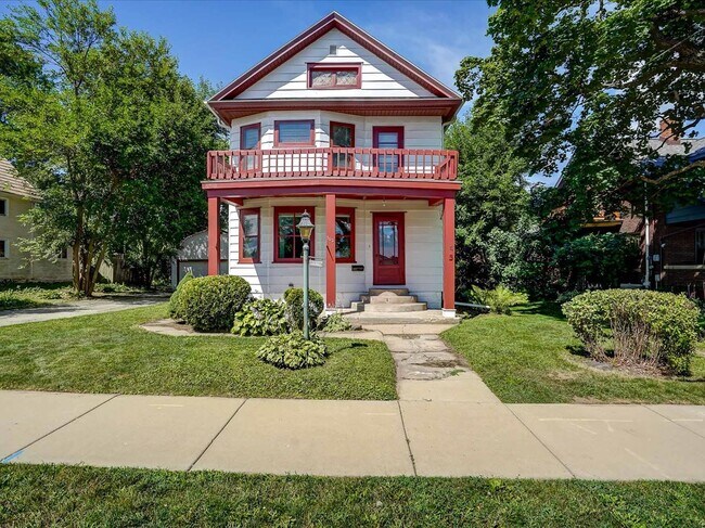 Photo - 302 S Shuman St House