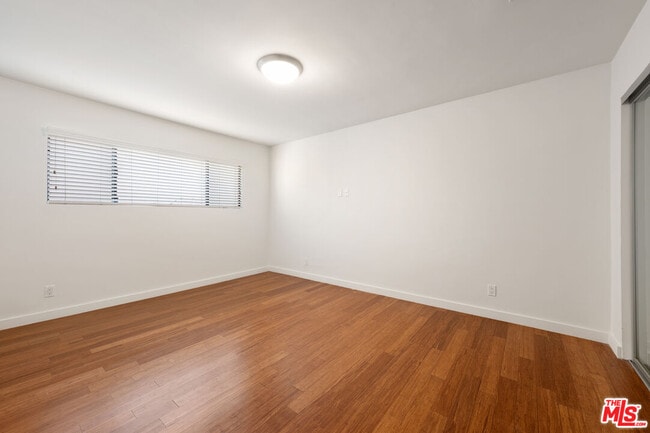 Photo - 931 N Alfred St Unit 305
