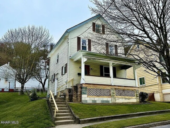 Building Photo - 724 Russell Ave
