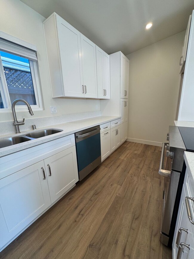 Photo - 263 E 21st St Unidad B