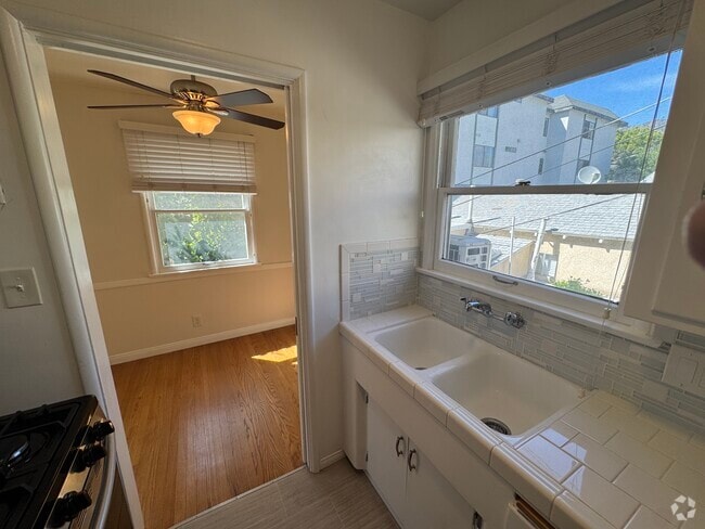 Building Photo - 554 E Cypress Ave Unit B Rental