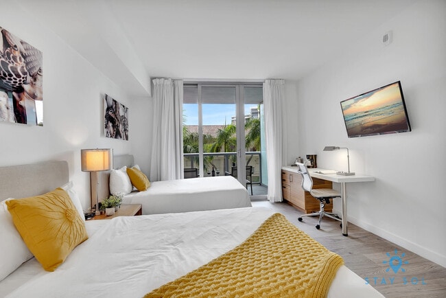 Building Photo - 2602 E Hallandale Beach Blvd Rental