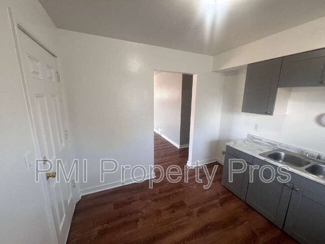 Photo - 5650 N 61st St