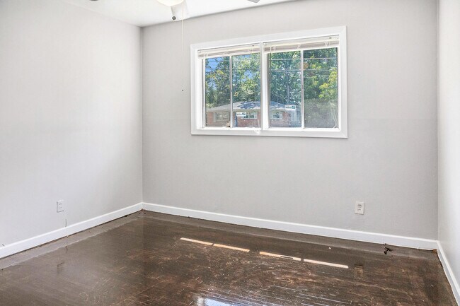 Photo - 436 Wedgeworth Rd