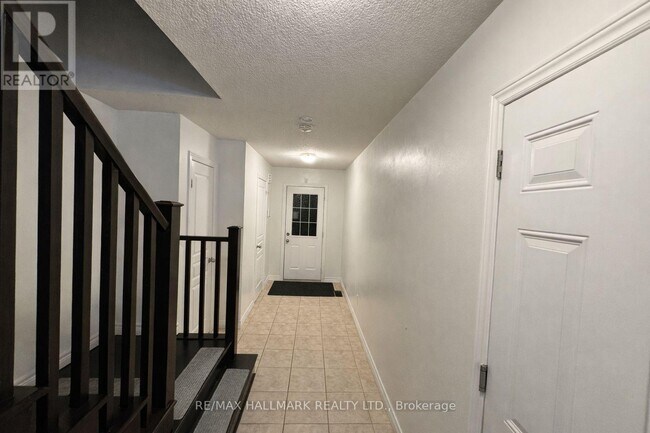 Photo - 27 Waterbridge St