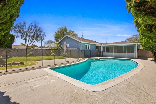 Photo - 16572 Tripp Cir