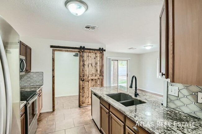 Photo - 2 WEEKS FREE RENT IF MOVED IN BY 4/30! 3 b...