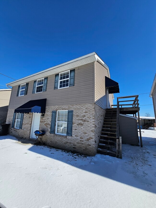 Building Photo - 33 Private Drive 8006 Unit 33B