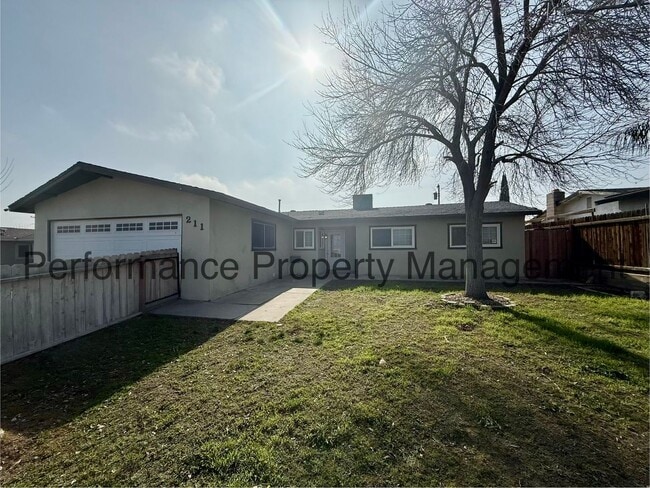 Building Photo - Cute 3 Bed/2 Bath Home in Taft w/ $0 Deposit Option