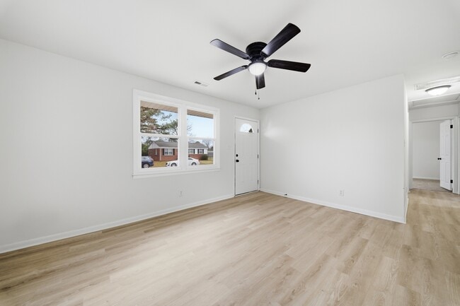 Photo - 3021 Menands Dr