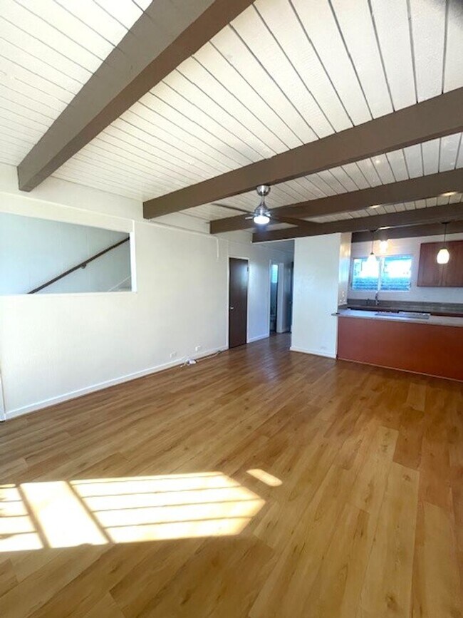 Photo - 2 Bed/ 2 Bath/ 2 Parking unit In Honolulu