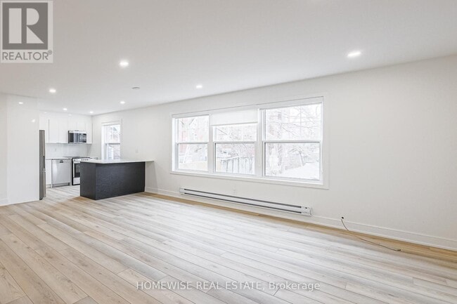 Photo - 383 Spadina Rd