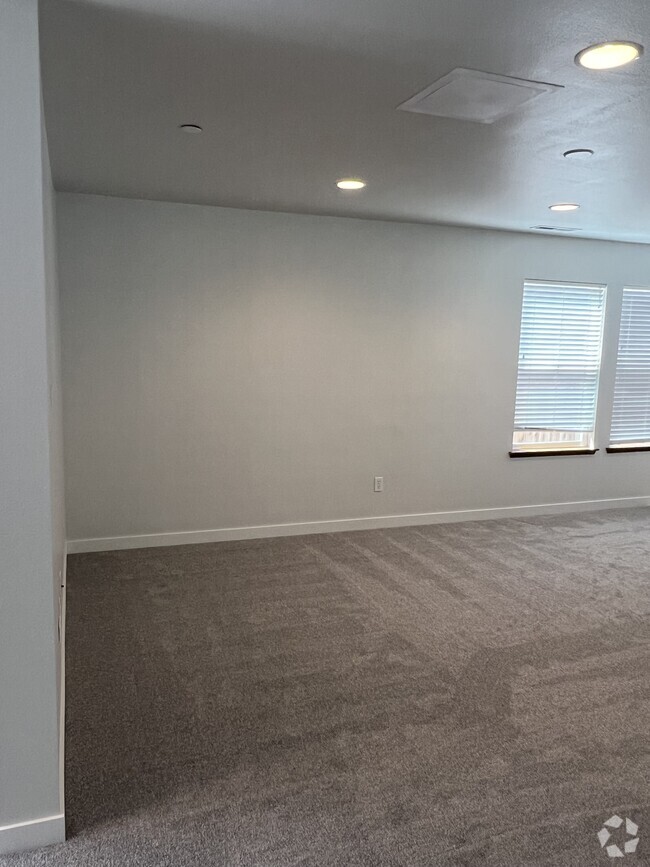 Building Photo - 1360 Griggs St Rental
