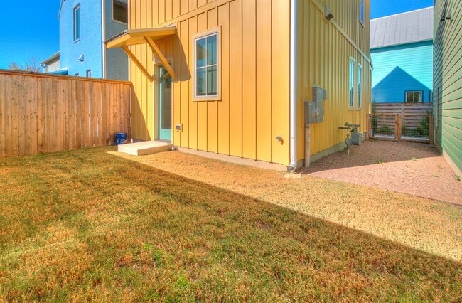 Photo - 1056 Hangar Dr