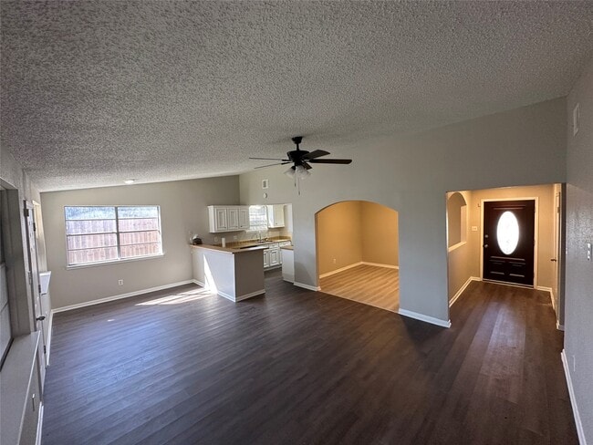 Photo - 15935 Kenbrook Dr