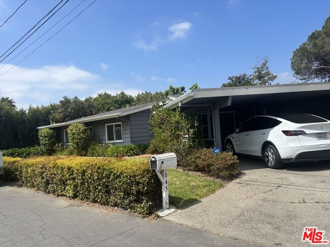 Photo - 645 Walther Way House