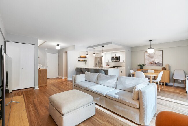1115 S Plymouth Ct