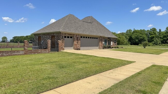 Photo - 210 Bayou Trace Drive