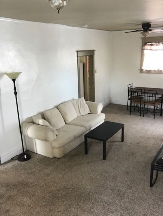 Photo - 911 1/2 West Maple Street