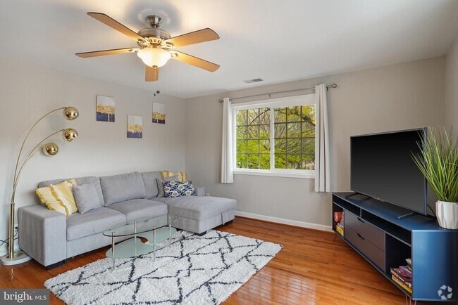 Building Photo - 1401 N Van Dorn St Rental
