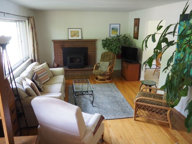 Photo - Fully furnished Three Bedroom Ranch Home in South Boulder available June 1st-December 15th, 2025.