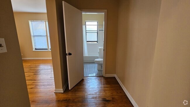 Building Photo - 7726 N Marshfield Ave Unit 3B Rental