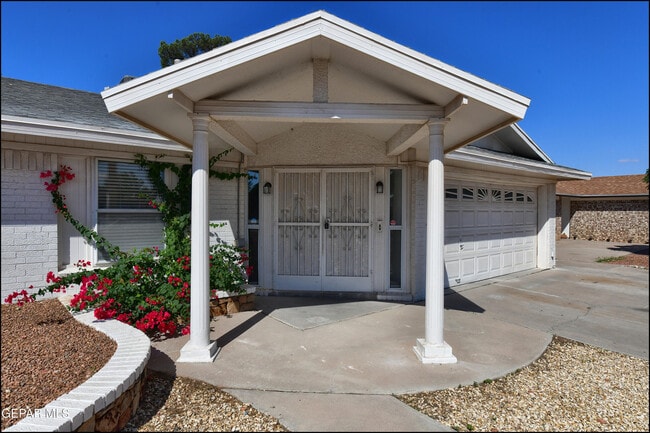 Photo - 1739 Russ Randall St