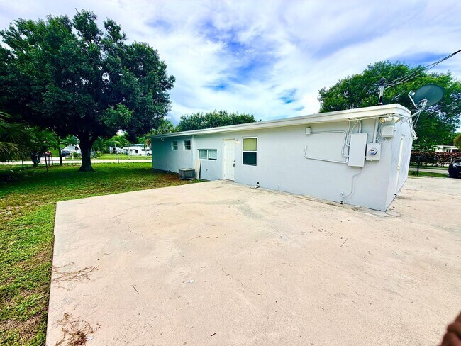 Photo - 205 NW 33rd Ave