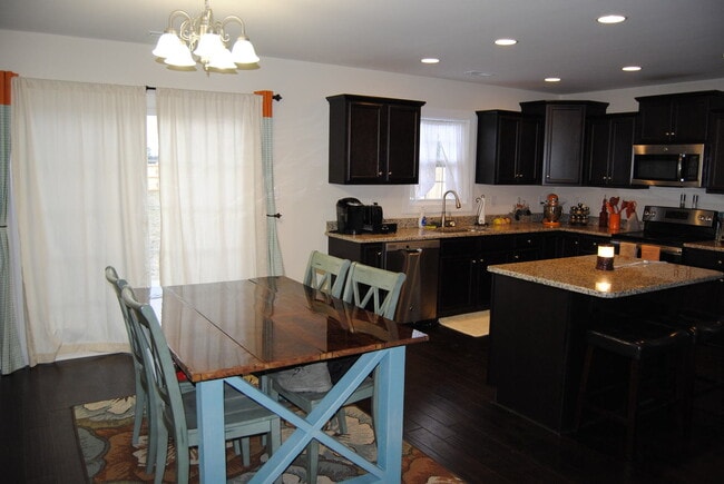 Photo - 302 Carew Dr