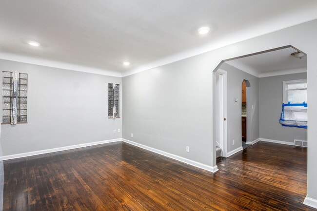 Photo - 21195 Behrendt Ave