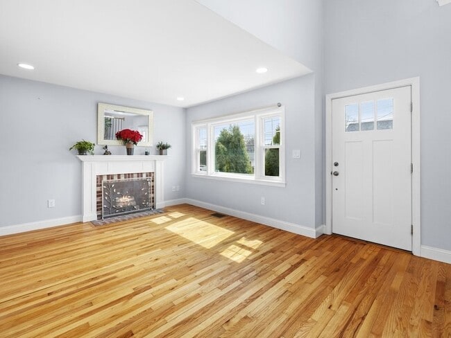 Photo - 165 Hartford St