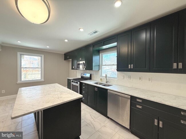 Photo - 7419 Farnum St