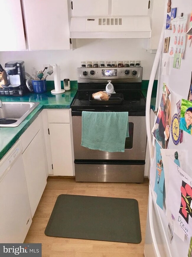Photo - 3832 Porter St NW