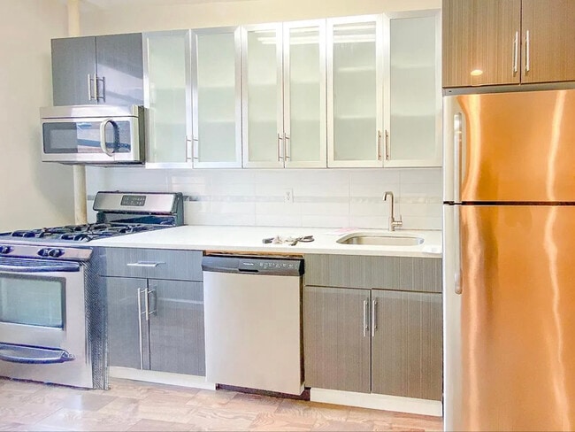 Photo - 240 Crown St Unidad 2T