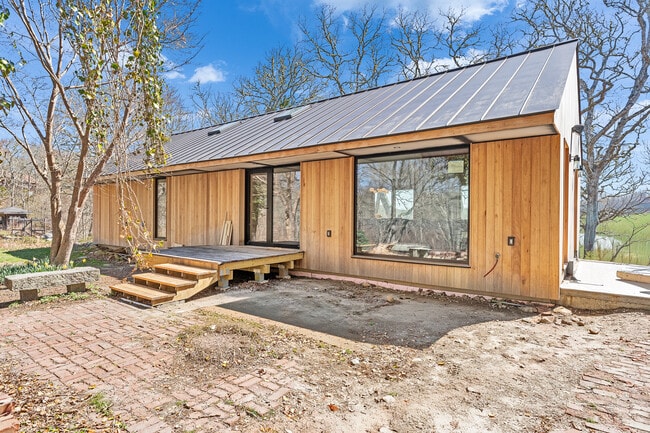 Building Photo - 2717 Perry Ave